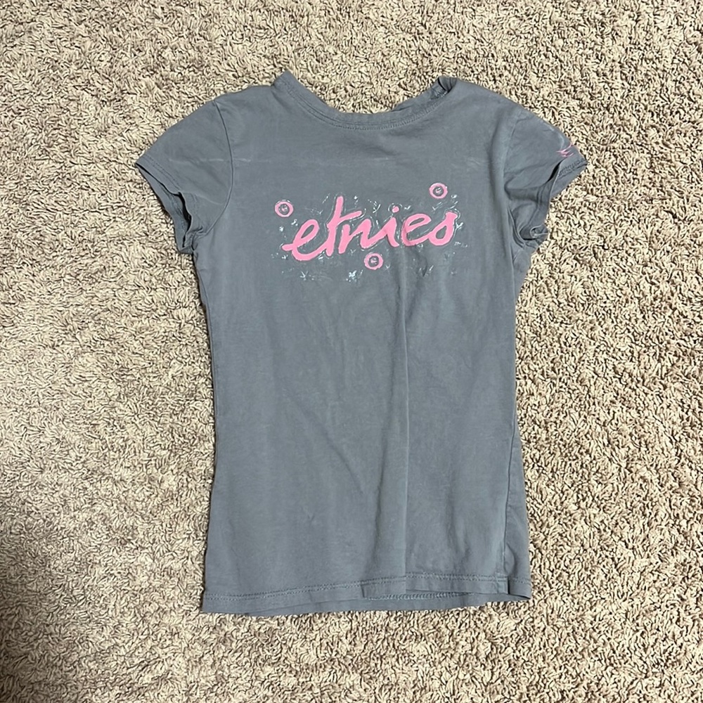 Gray etnies vintage tee